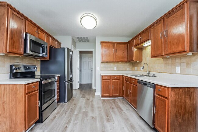 Building Photo - 1205 Hartfield Ct
