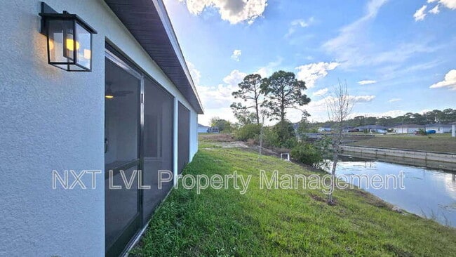 Building Photo - 423 NE 31st St