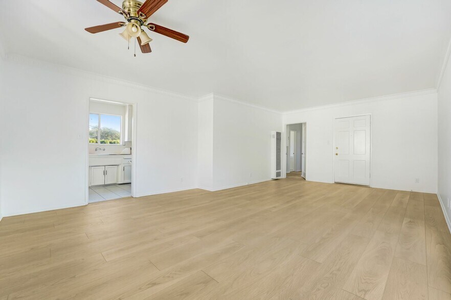 Building Photo - 3144-3152 S. Barrington Ave in Mar Vista - Has a Pool!