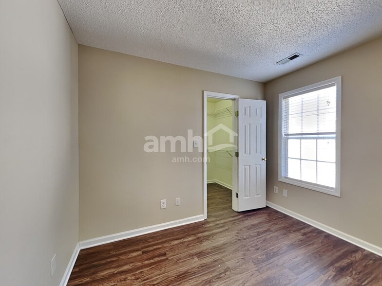 Building Photo - 4319 Armitage Dr