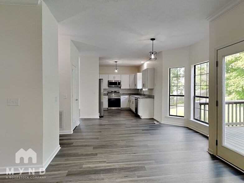 Building Photo - 1121 Holt Hills Pl