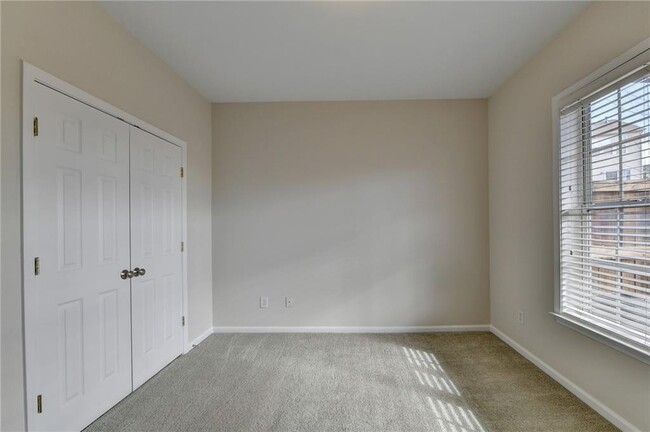 Building Photo - 4006 Edgecomb Dr