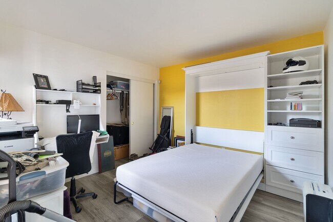 Building Photo - Beautiful 2 Bedroom Condo
