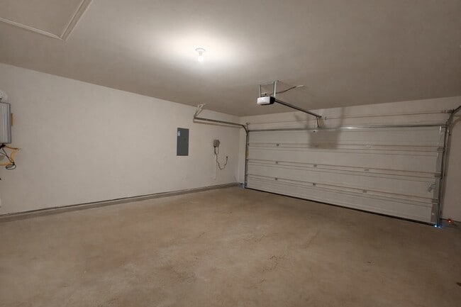 Building Photo - 1324 Stuarts Frst Dr