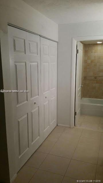 Building Photo - 3670 Inverrary Dr