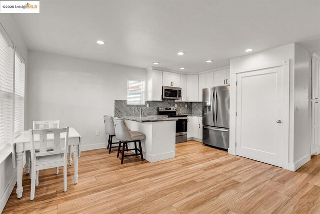 Building Photo - 507 Maple St