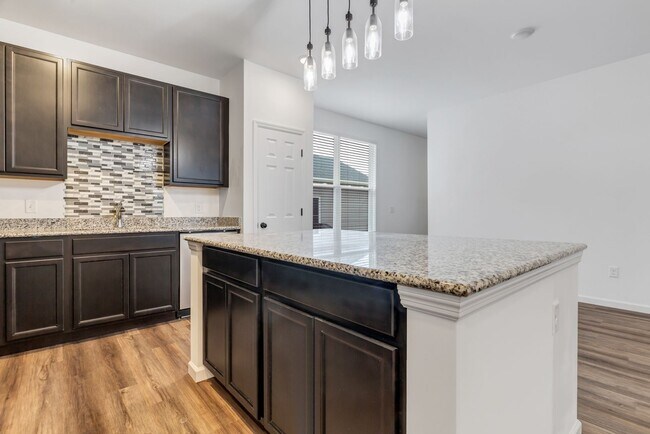 Building Photo - Coming Soon! Stunning 3 Bedroom home!