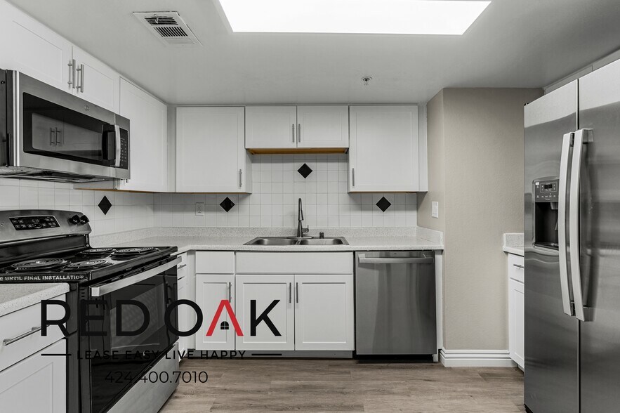 Building Photo - 32450 Candlewood Dr