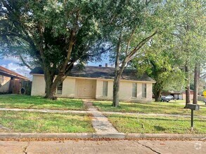Building Photo - 722 Stephanie Dr