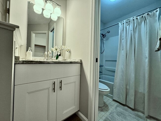 Building Photo - REDUCED PRICE! Updated 1st Floor/1-Level Condo Ready NOW! Includes Water, Sewer, Trash, Landscapi...