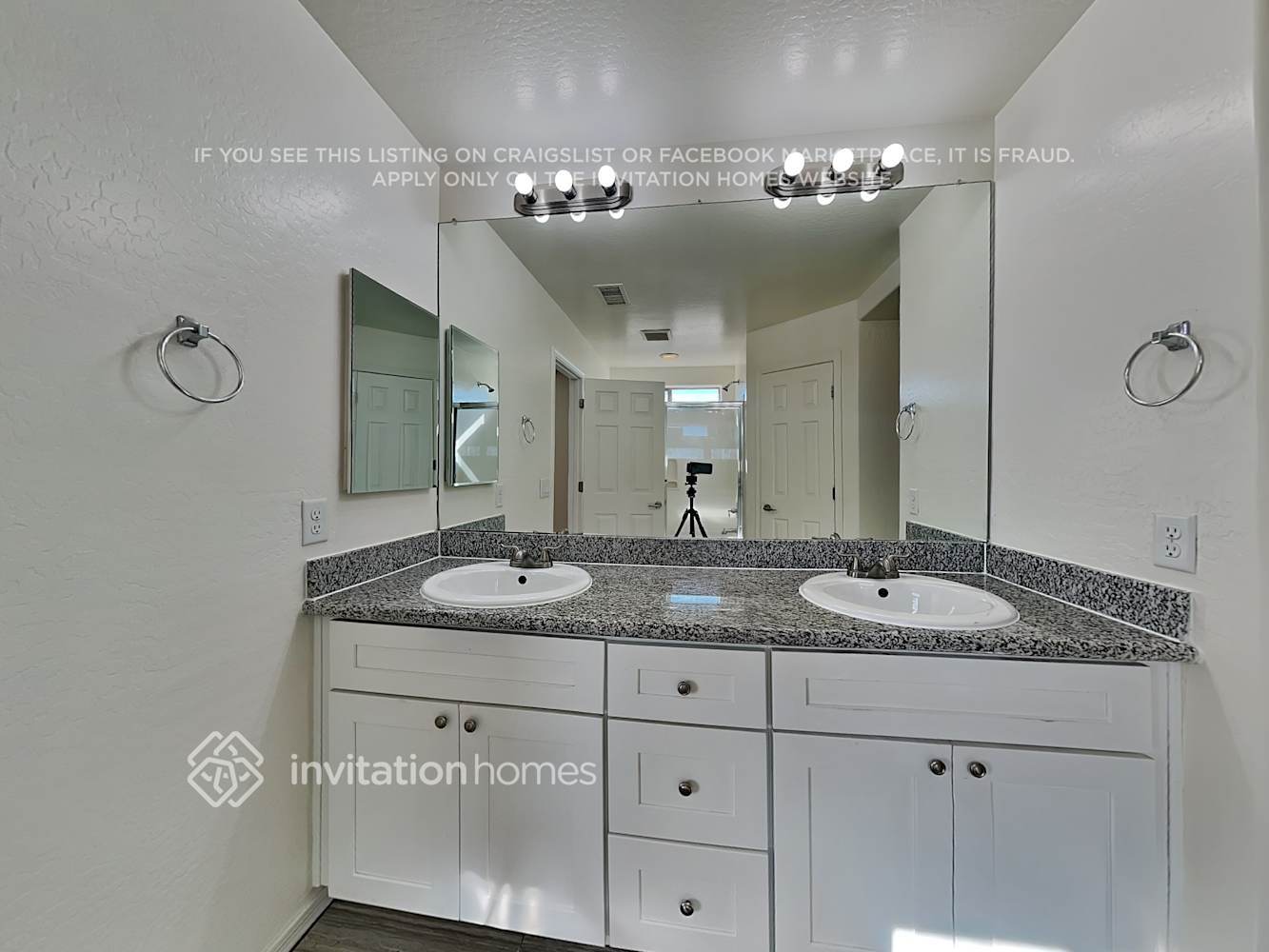 Building Photo - 18619 W Sanna St