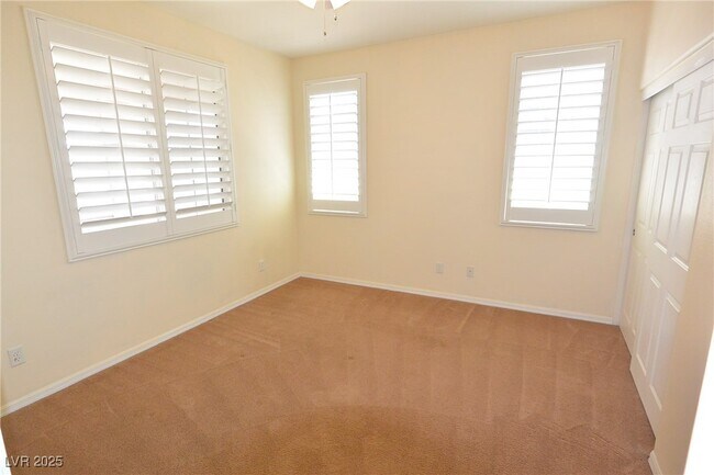 Building Photo - 983 Roseberry Dr