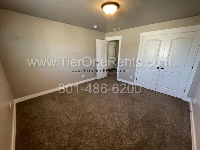 Building Photo - No deposit option for qualified renters