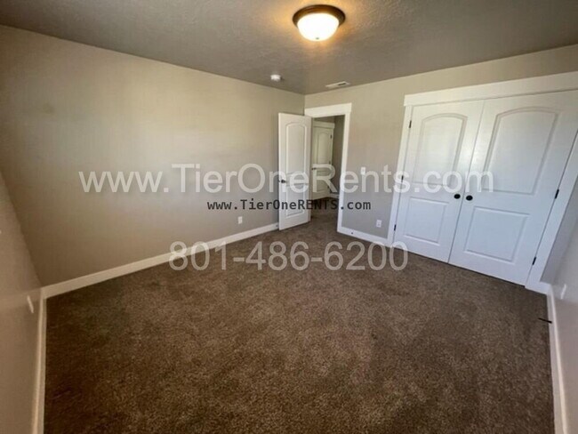 Building Photo - No deposit option for qualified renters