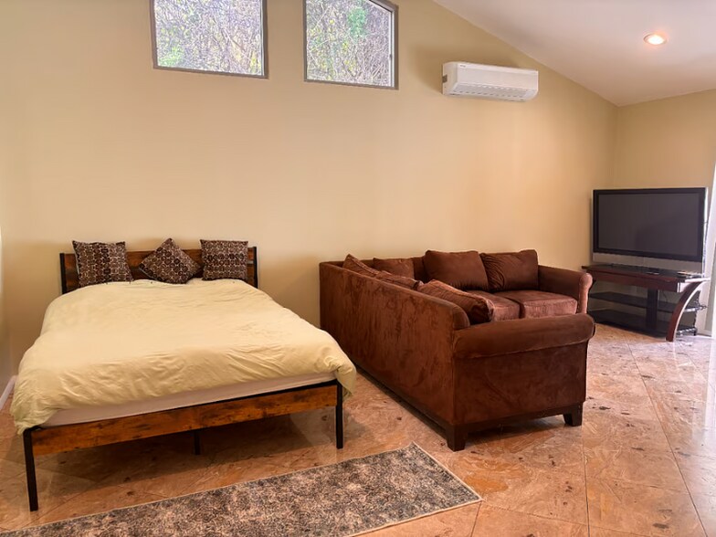 Building Photo - 2430 Bessemer St