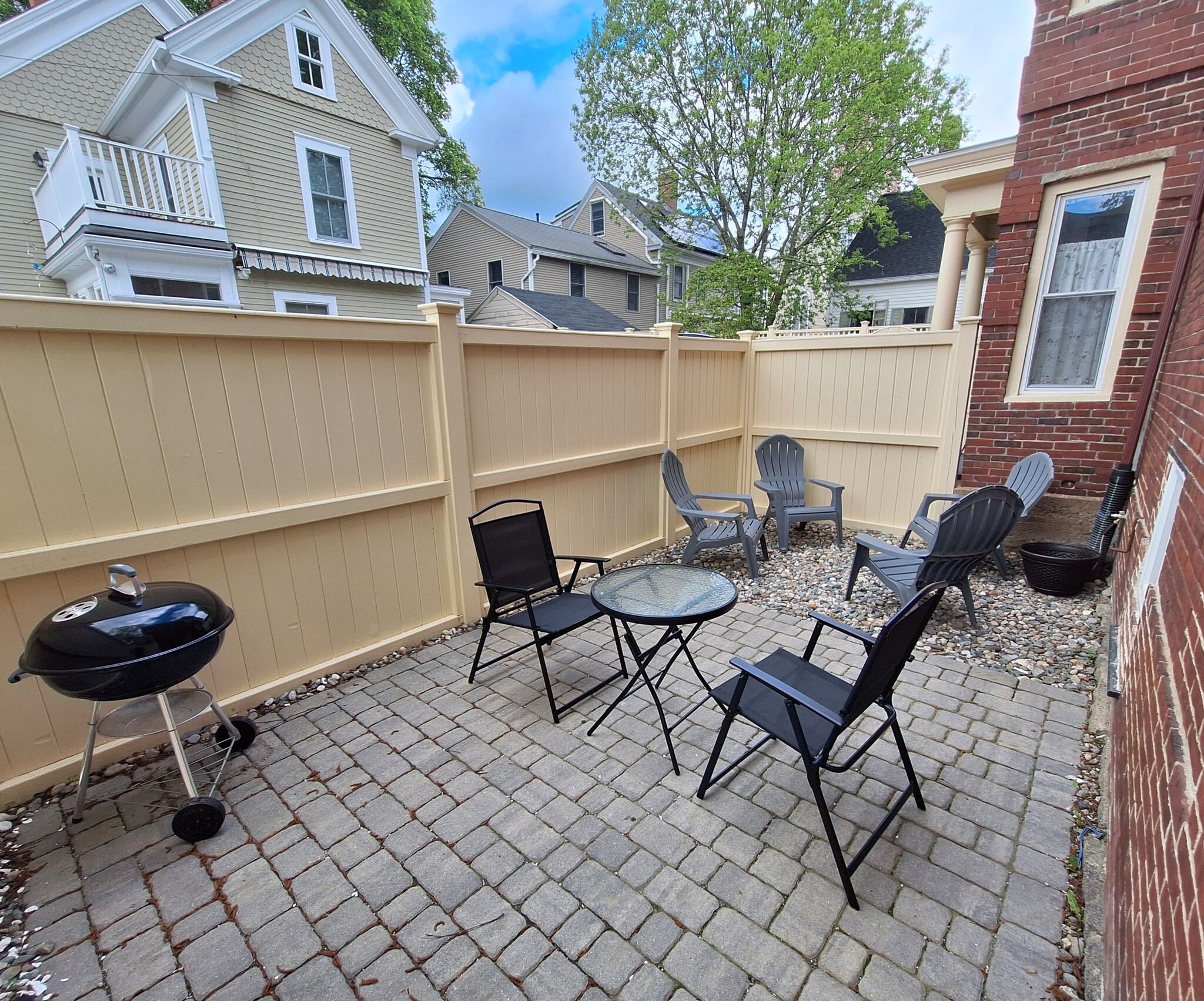 Courtyard/Patio - 27 Rock St