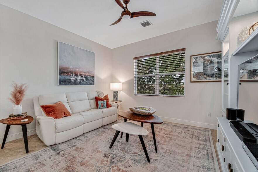 Building Photo - 9773 Bowline Dr