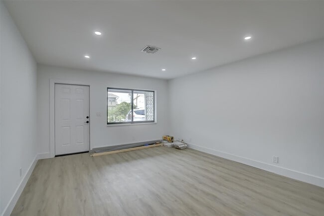 Building Photo - 2155 NE 56th Ct