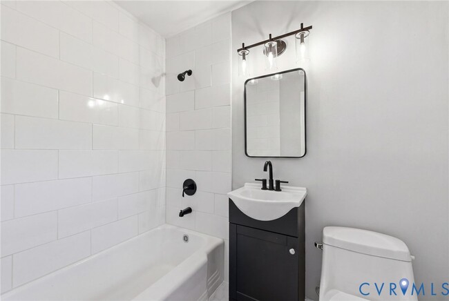 Building Photo - 7603 S Pinehill Dr