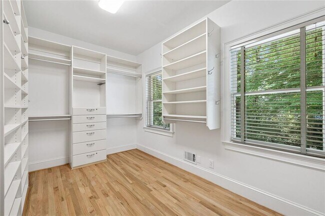 Building Photo - 3405 Valley Rd NW