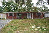 Building Photo - 2160 Alemanda Dr