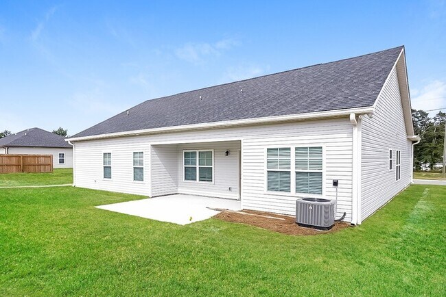 Building Photo - Cozy 4 Bedroom Home in Thomson, GA