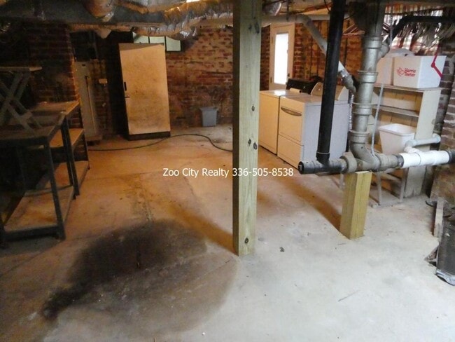 Building Photo - 589 McDermott St