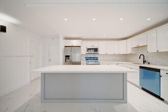 Building Photo - 14850 Naranja Lakes Blvd