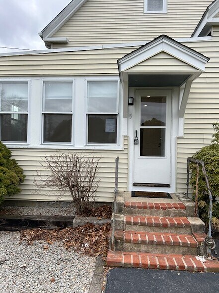 Building Photo - 409 Adams St