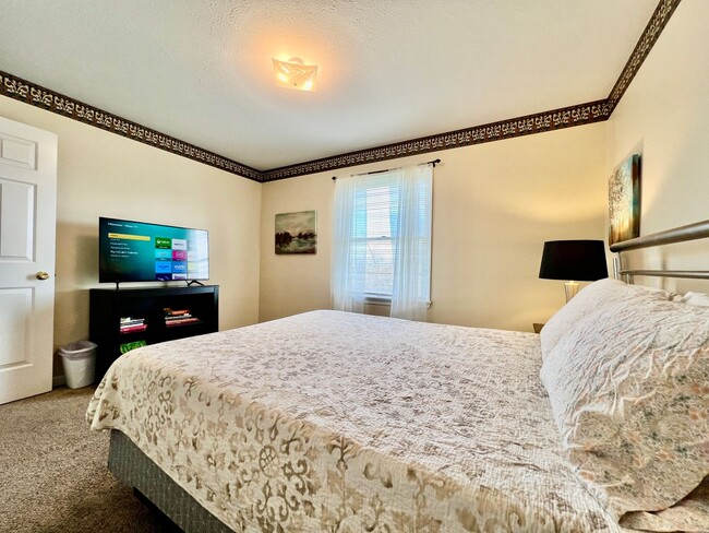 Building Photo - Fully Furnished Rental Property