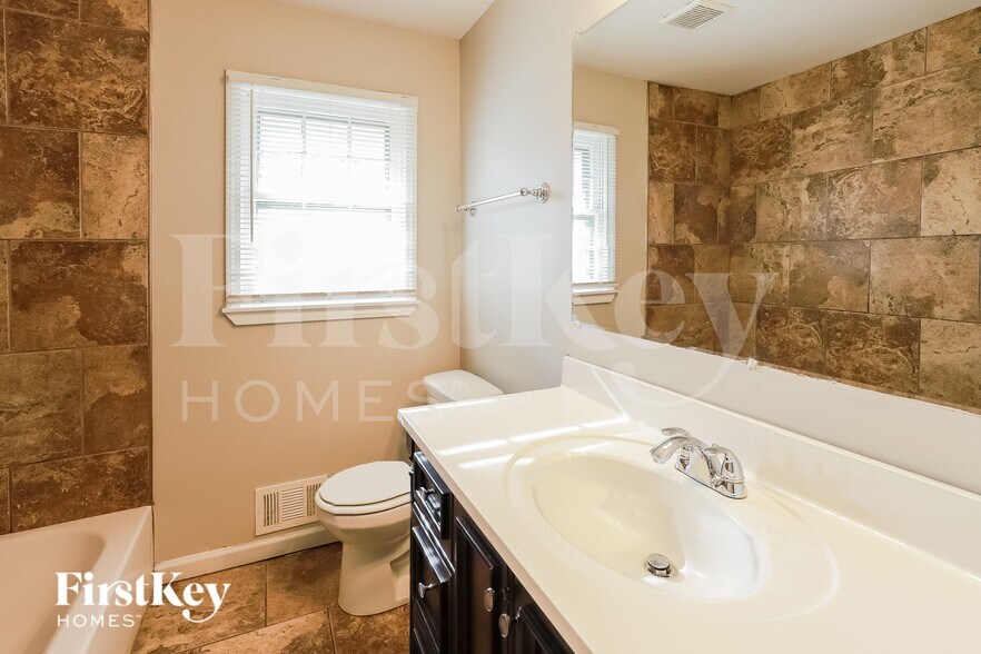 Building Photo - 1216 SW Horizon Dr