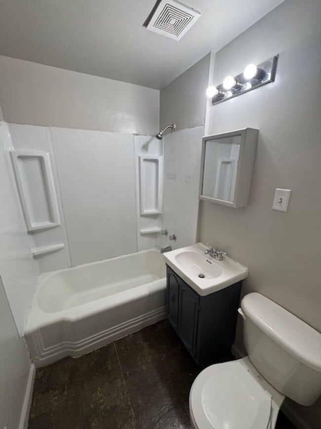 Building Photo - 4615 Plaza Dr