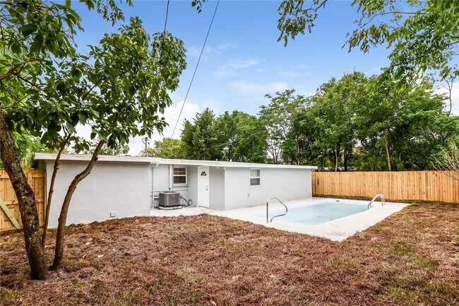 Building Photo - 6819 Tuttle St