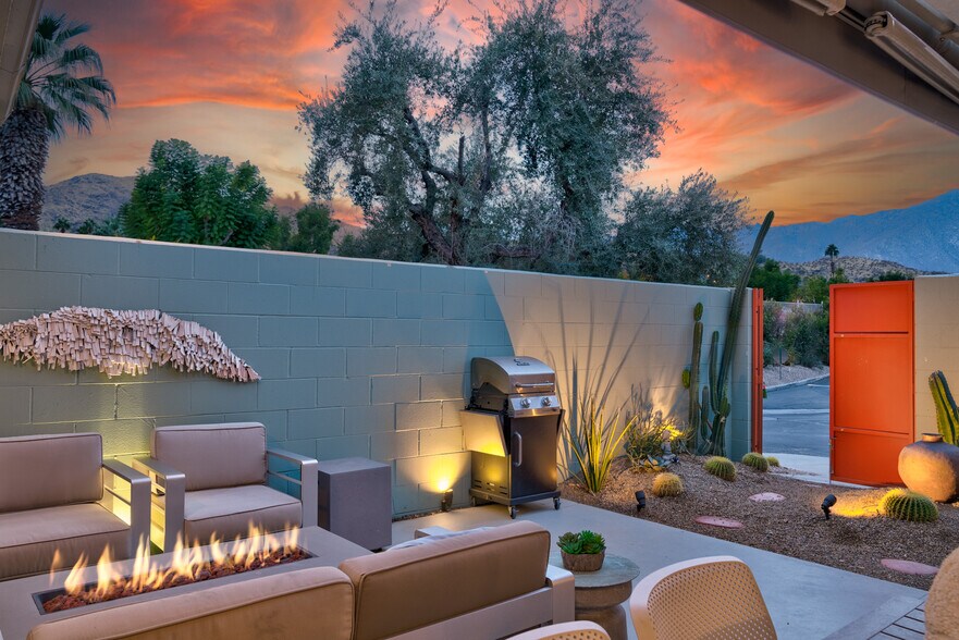 Building Photo - 17 Desert Lakes Dr