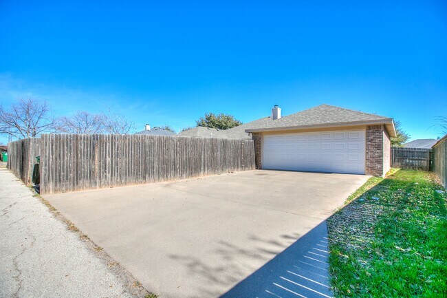 Building Photo - 6005 Brazos St