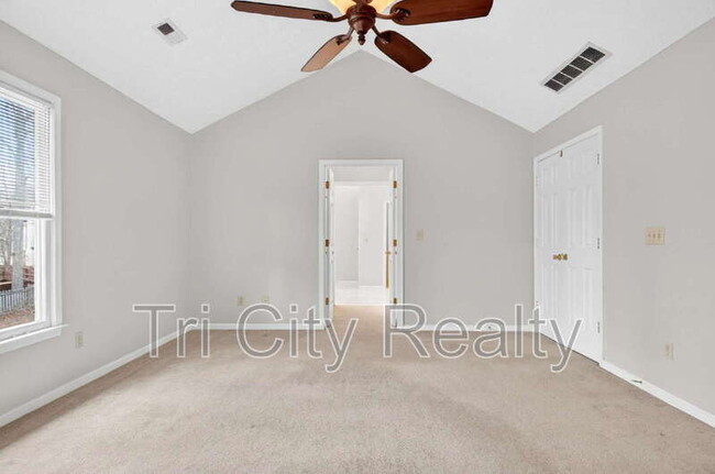 Building Photo - 404 Topaz Trail