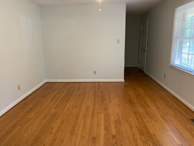 Building Photo - NEW PRICE!! GREAT LOCATION!! RANCH HOME WITH HARDWOODS NEAR DOWNTOWN