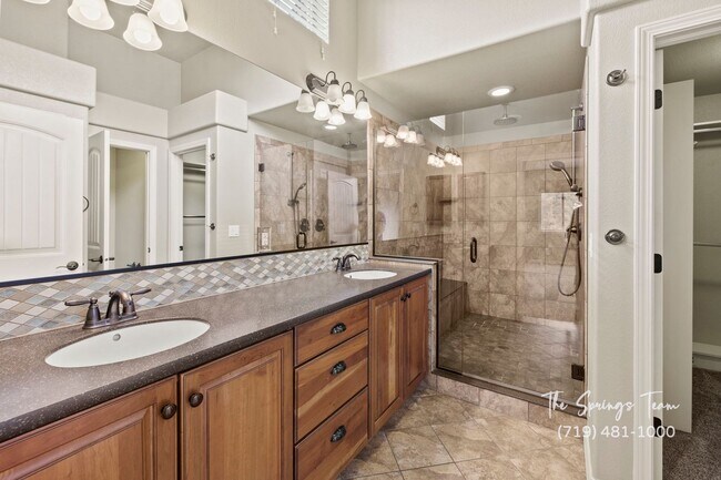 Building Photo - BEAUTIFUL 4BD + BONUS ROOM/3BA/3 CAR GARAG...