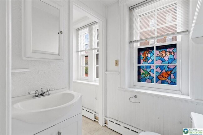 Building Photo - 426 Heckewelder Pl