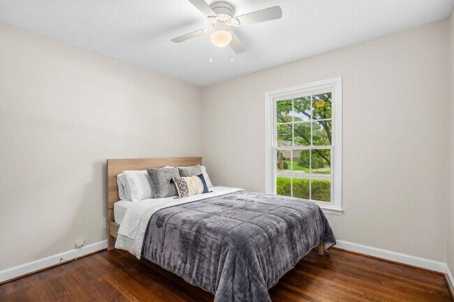 Building Photo - Beautiful Sherwood Location