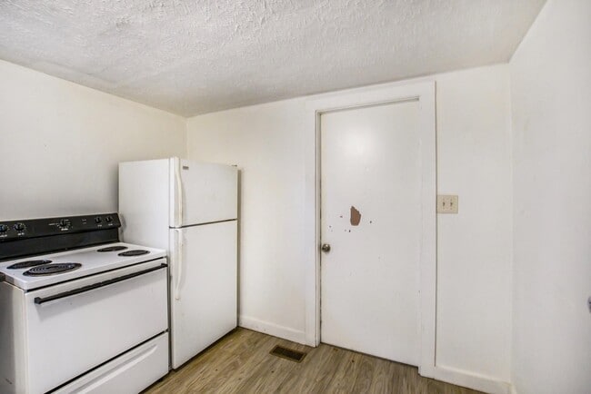 Building Photo - 809 Westmoreland Ave