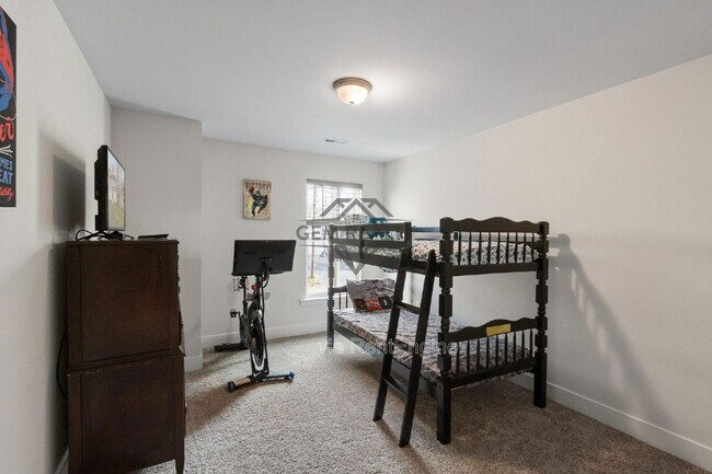 Building Photo - 102 Monroe St