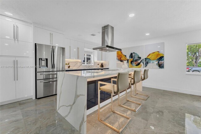 Building Photo - 9530 Jamaica Dr