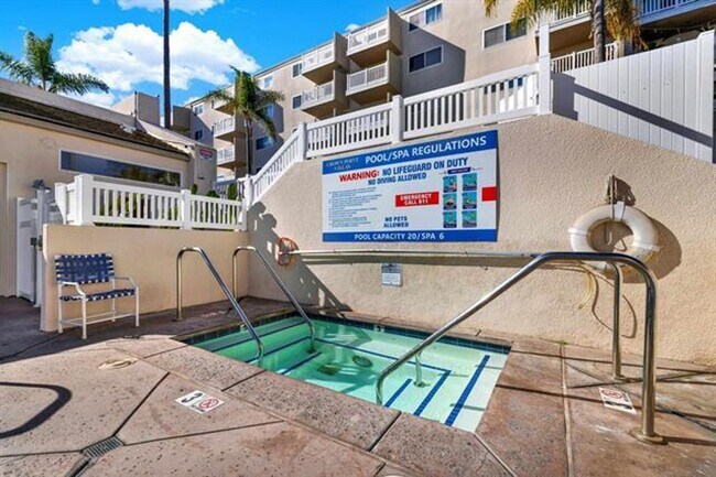Building Photo - 1 Bed/1 Bath Crown Point Condo with Bay Views