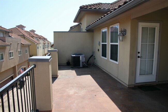 Building Photo - 28 W Oaks Dr