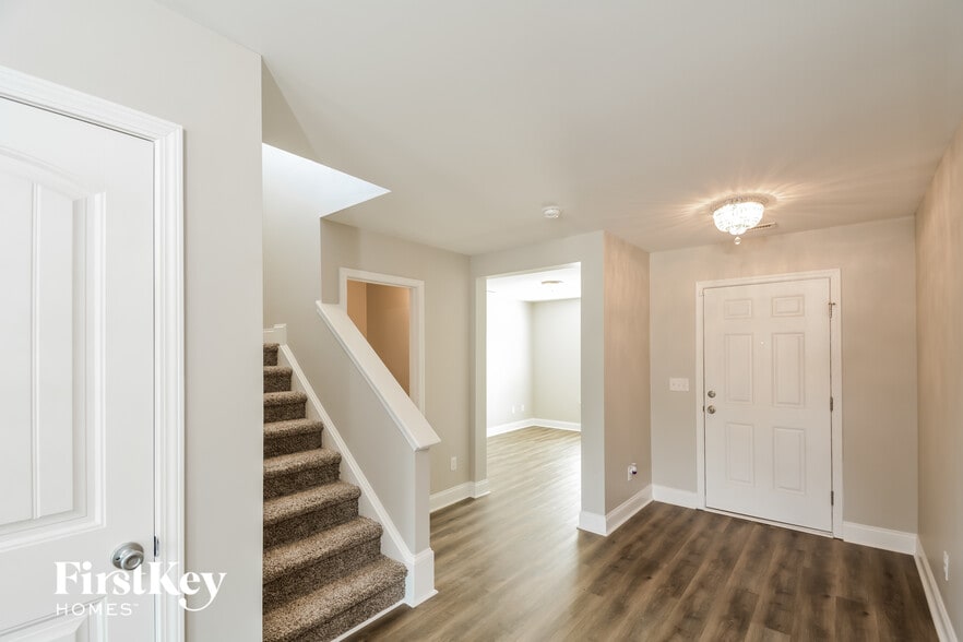 Building Photo - 239 Plymouth Dr