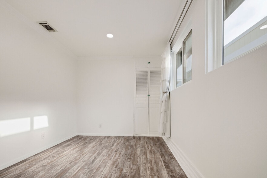 Building Photo - 5525 Wilma St