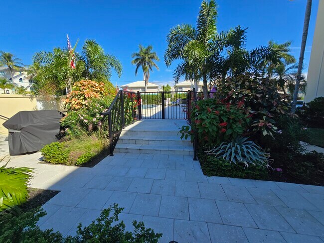 Building Photo - 60 Venetian Dr