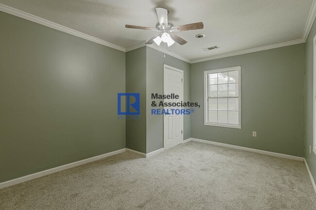 Building Photo - 5 Bedroom/2 Bath Home in Bellegrove Subdiv...