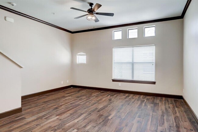 Building Photo - 8715 Meadowcroft Dr